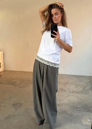 Sam lace tee Hvid Boii Studios 